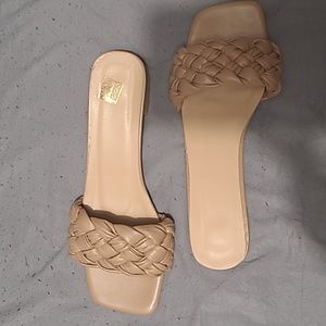 Low heel sandals